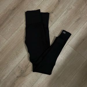 SETactive Sculptflex leggings - Size M. Onyx.